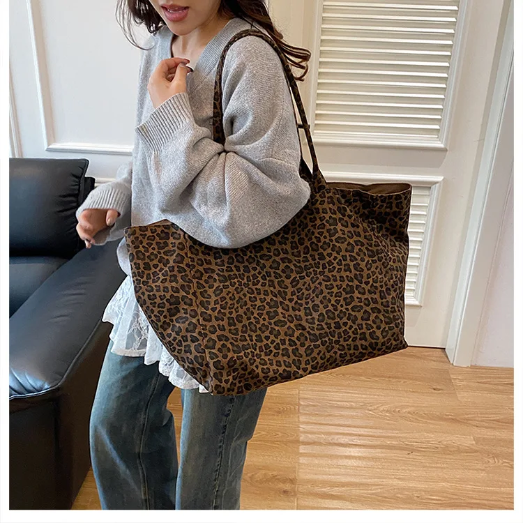 Fashionable Leopard Print Shoulder Bag Women Texture Simple Crossbody Tote Handle Bag Casual Versatile and Commuter Storage Bag
