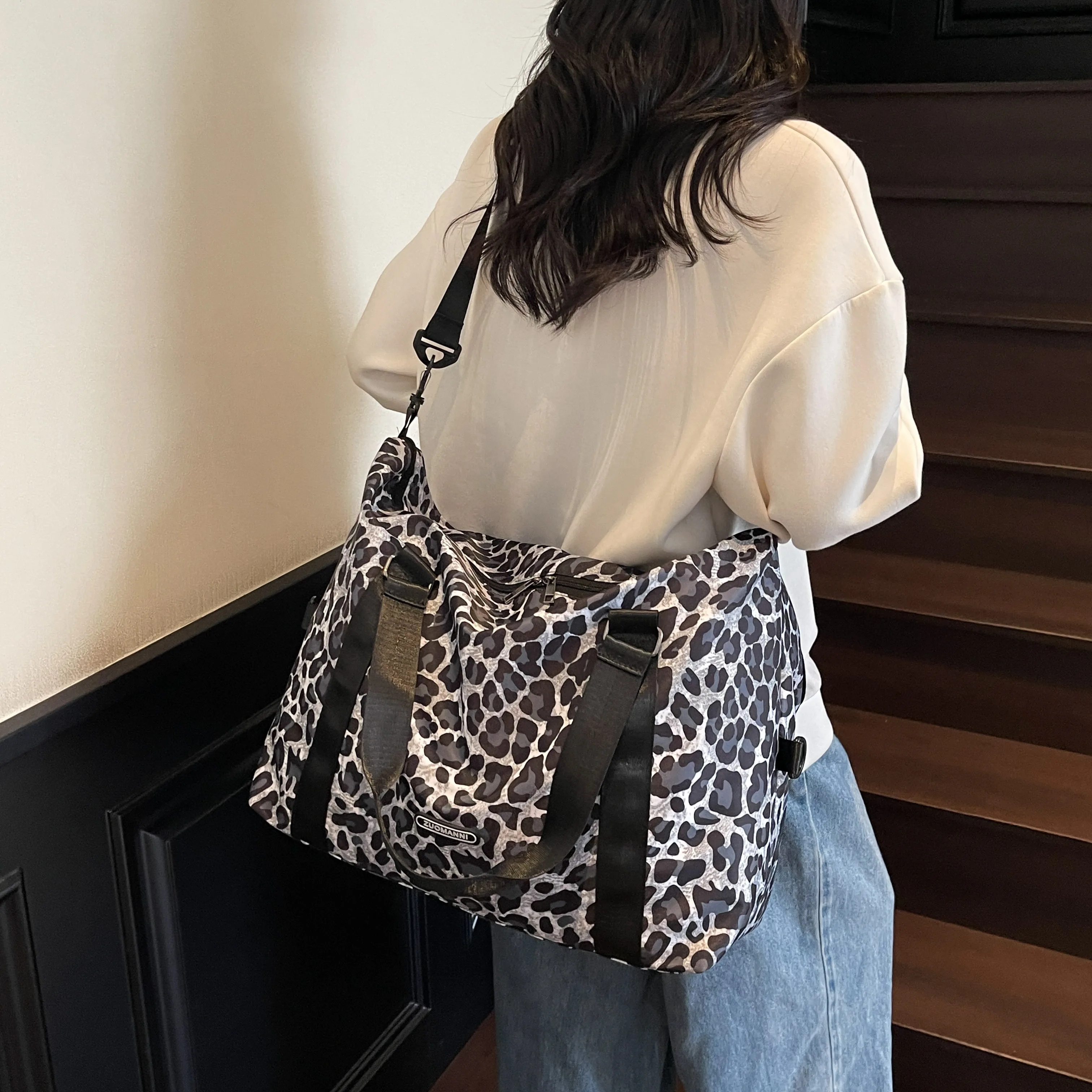 Leopard Printing Travel Duffels Bag Large Capacity Sports Gym Tote Bag Weekend Luggage Storage Bag for Students