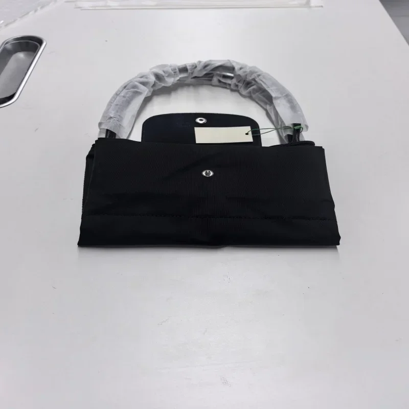 Sac hobo pliable classique en nylon, sac à main à bandoulière pour femmes avec design brodé