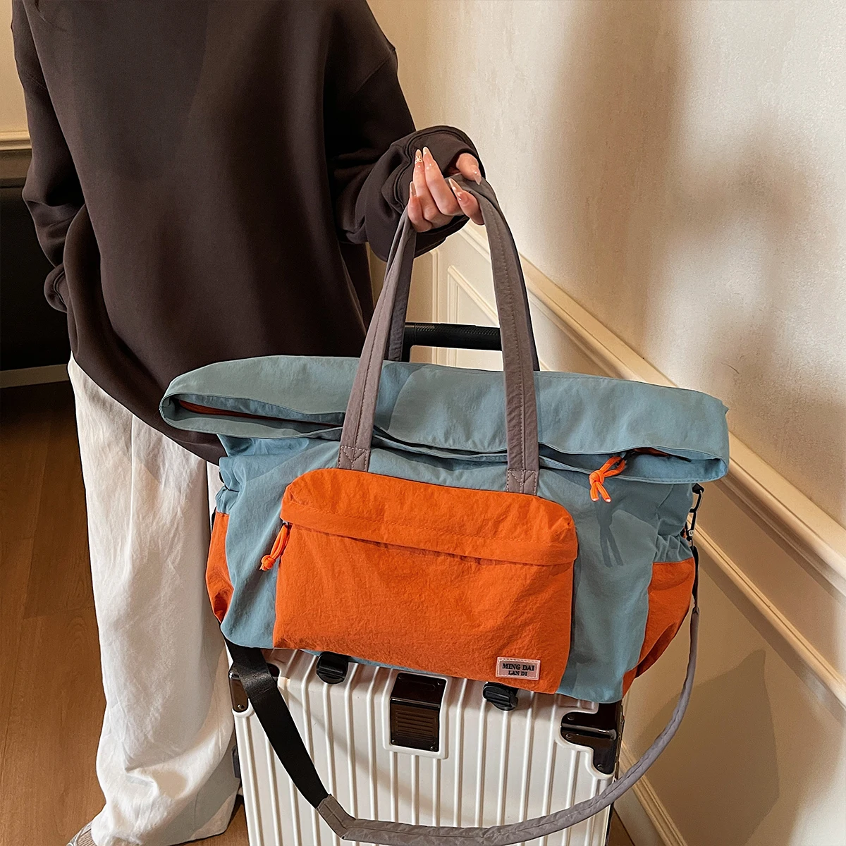 Foldable Lightweight Luggage Bag for Women, Large Capacity Expandable Crossbody Gym Bag, Portable Short-Distance Travel Bag, Men's Shoulder Bag for Hiking and Camping