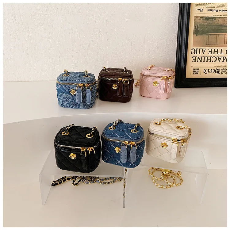 Lingge Chain Mini Shoulder Bag Women's Chain Handbag Retro Commuting Decoration Lipstick Crossbody Bag Dinner Bag Purse