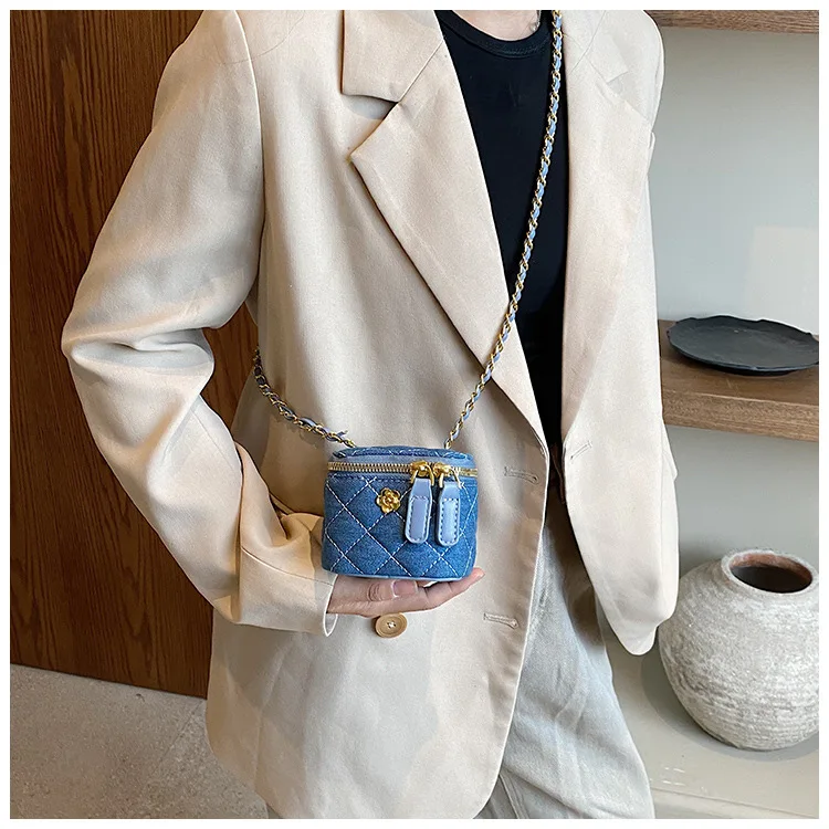 Lingge Chain Mini Shoulder Bag Women's Chain Handbag Retro Commuting Decoration Lipstick Crossbody Bag Dinner Bag Purse