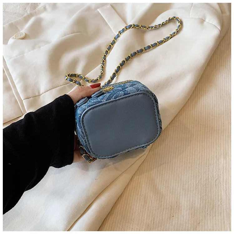 Lingge Chain Mini Shoulder Bag Women's Chain Handbag Retro Commuting Decoration Lipstick Crossbody Bag Dinner Bag Purse
