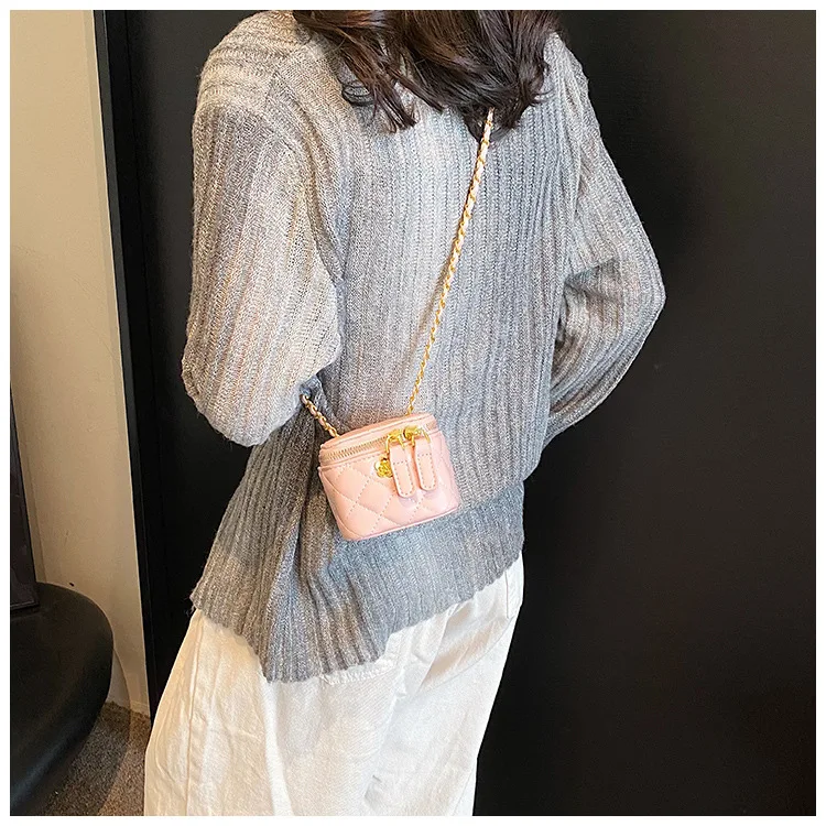 Lingge Chain Mini Shoulder Bag Women's Chain Handbag Retro Commuting Decoration Lipstick Crossbody Bag Dinner Bag Purse