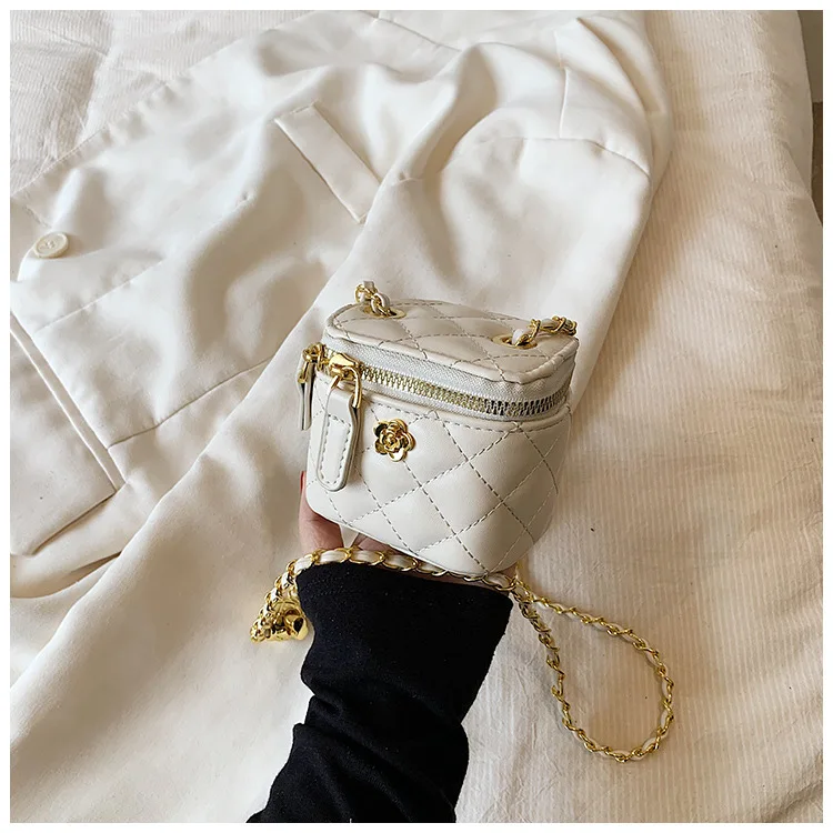 Lingge Chain Mini Shoulder Bag Women's Chain Handbag Retro Commuting Decoration Lipstick Crossbody Bag Dinner Bag Purse
