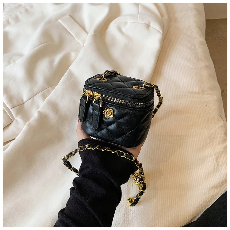 Lingge Chain Mini Shoulder Bag Women's Chain Handbag Retro Commuting Decoration Lipstick Crossbody Bag Dinner Bag Purse
