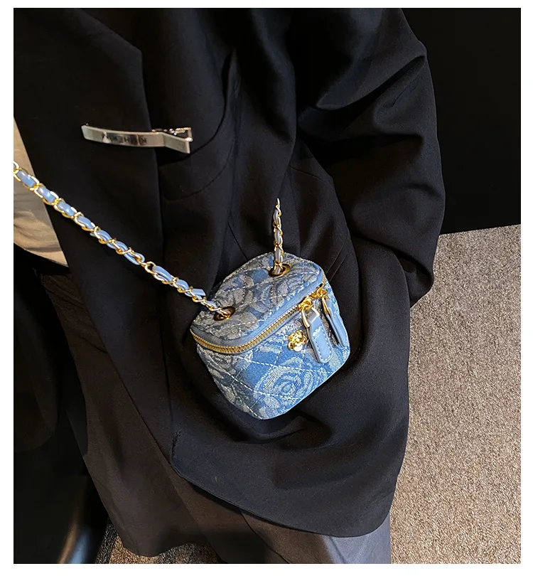 Lingge Chain Mini Shoulder Bag Women's Chain Handbag Retro Commuting Decoration Lipstick Crossbody Bag Dinner Bag Purse