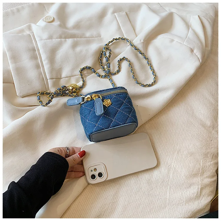 Lingge Chain Mini Shoulder Bag Women's Chain Handbag Retro Commuting Decoration Lipstick Crossbody Bag Dinner Bag Purse