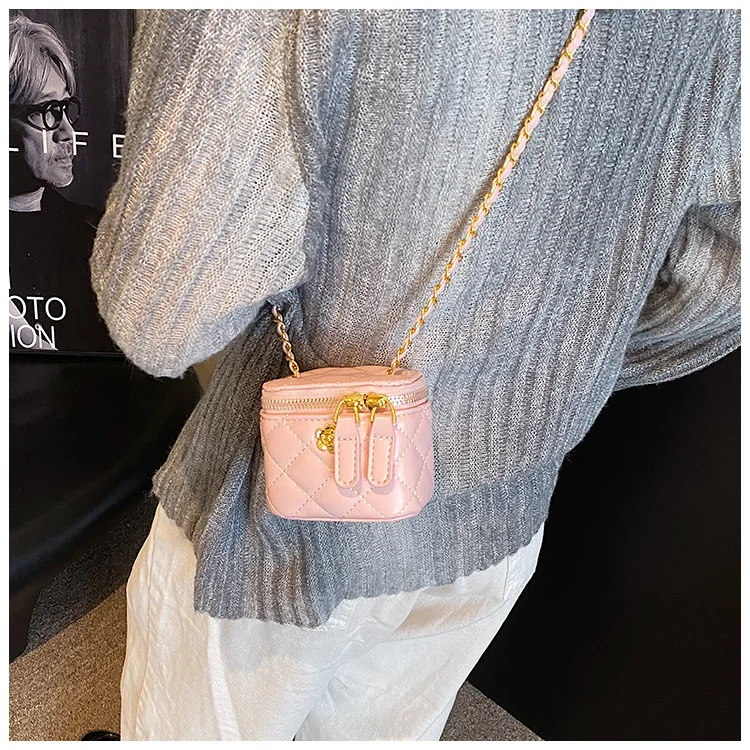 Lingge Chain Mini Shoulder Bag Women's Chain Handbag Retro Commuting Decoration Lipstick Crossbody Bag Dinner Bag Purse