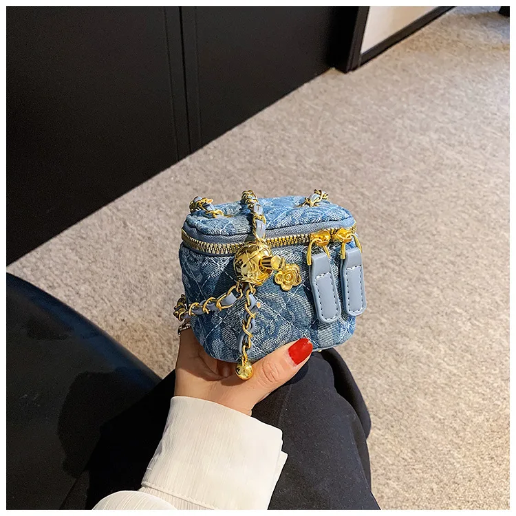 Lingge Chain Mini Shoulder Bag Women's Chain Handbag Retro Commuting Decoration Lipstick Crossbody Bag Dinner Bag Purse