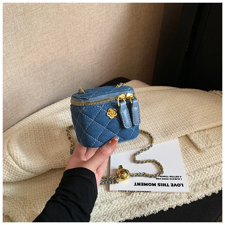 Lingge Chain Mini Shoulder Bag Women's Chain Handbag Retro Commuting Decoration Lipstick Crossbody Bag Dinner Bag Purse