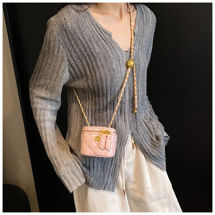 Lingge Chain Mini Shoulder Bag Women's Chain Handbag Retro Commuting Decoration Lipstick Crossbody Bag Dinner Bag Purse