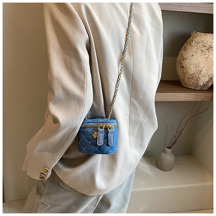 Lingge Chain Mini Shoulder Bag Women's Chain Handbag Retro Commuting Decoration Lipstick Crossbody Bag Dinner Bag Purse
