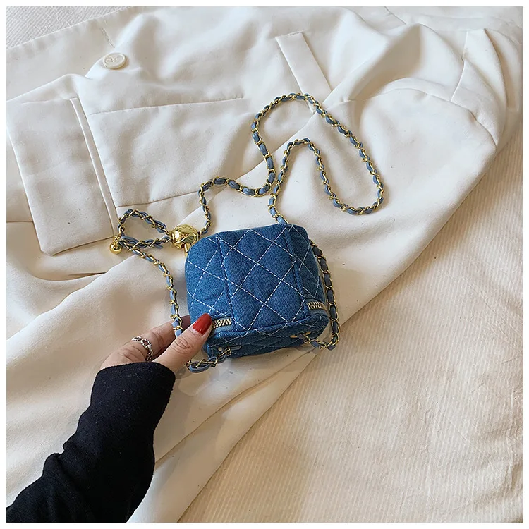 Lingge Chain Mini Shoulder Bag Women's Chain Handbag Retro Commuting Decoration Lipstick Crossbody Bag Dinner Bag Purse