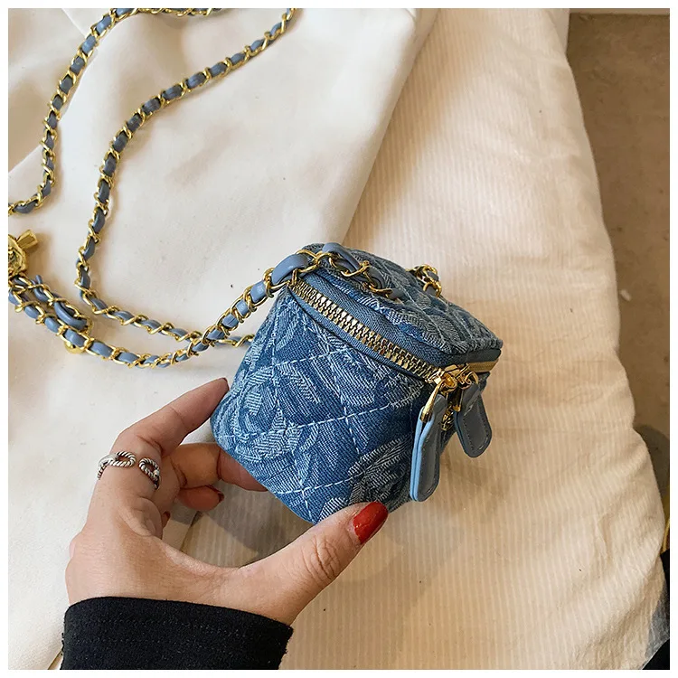 Lingge Chain Mini Shoulder Bag Women's Chain Handbag Retro Commuting Decoration Lipstick Crossbody Bag Dinner Bag Purse