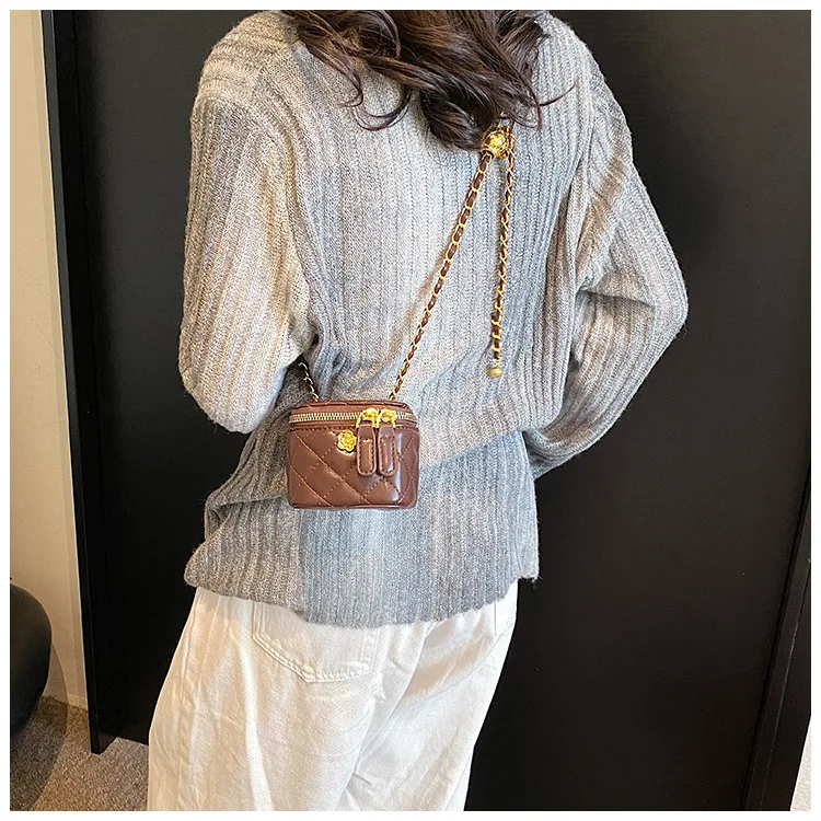 Lingge Chain Mini Shoulder Bag Women's Chain Handbag Retro Commuting Decoration Lipstick Crossbody Bag Dinner Bag Purse