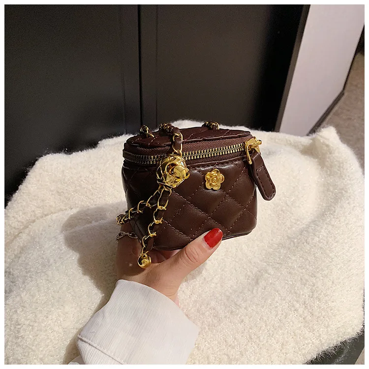Lingge Chain Mini Shoulder Bag Women's Chain Handbag Retro Commuting Decoration Lipstick Crossbody Bag Dinner Bag Purse