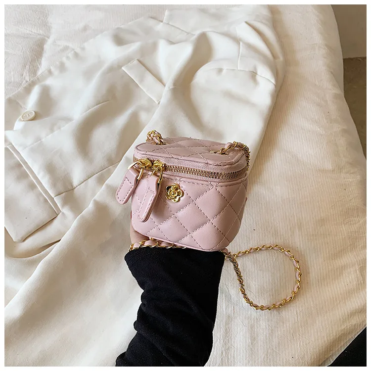 Lingge Chain Mini Shoulder Bag Women's Chain Handbag Retro Commuting Decoration Lipstick Crossbody Bag Dinner Bag Purse