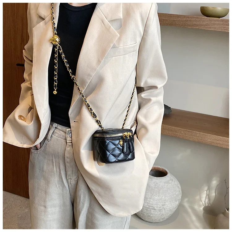 Lingge Chain Mini Shoulder Bag Women's Chain Handbag Retro Commuting Decoration Lipstick Crossbody Bag Dinner Bag Purse