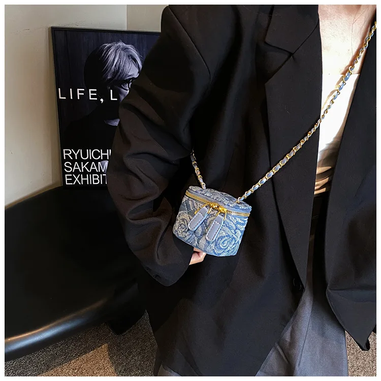 Lingge Chain Mini Shoulder Bag Women's Chain Handbag Retro Commuting Decoration Lipstick Crossbody Bag Dinner Bag Purse