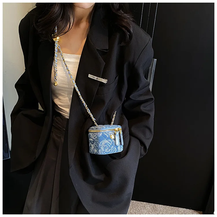 Lingge Chain Mini Shoulder Bag Women's Chain Handbag Retro Commuting Decoration Lipstick Crossbody Bag Dinner Bag Purse