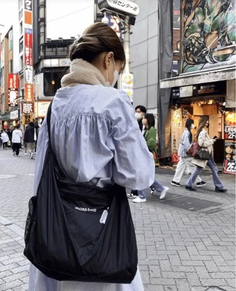 Outdoor Leisure Crossbody Bag Japan Famous Brands Lightweight Waterproof Portable Large Capacity Fashion Versatile Shoulder Bag