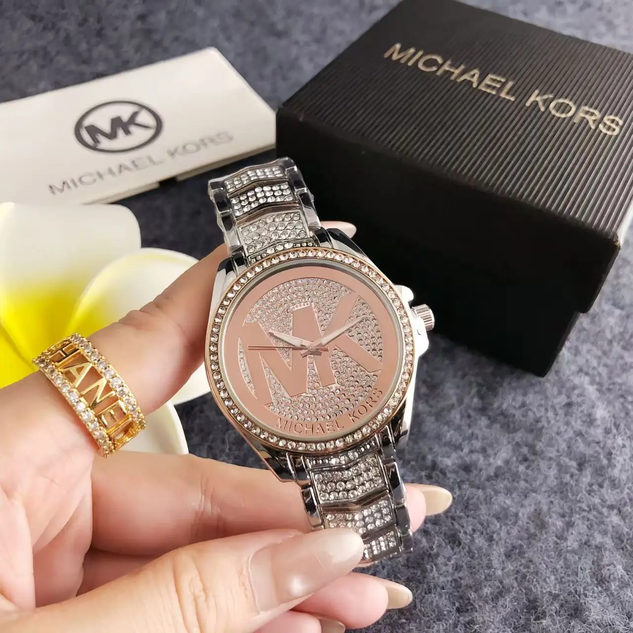 Michael Kors New Fashionable and Elegant Women's Watch Wallet MK Light Luxury Pink Plate Large Letter Watch Bag Exquisite Gift