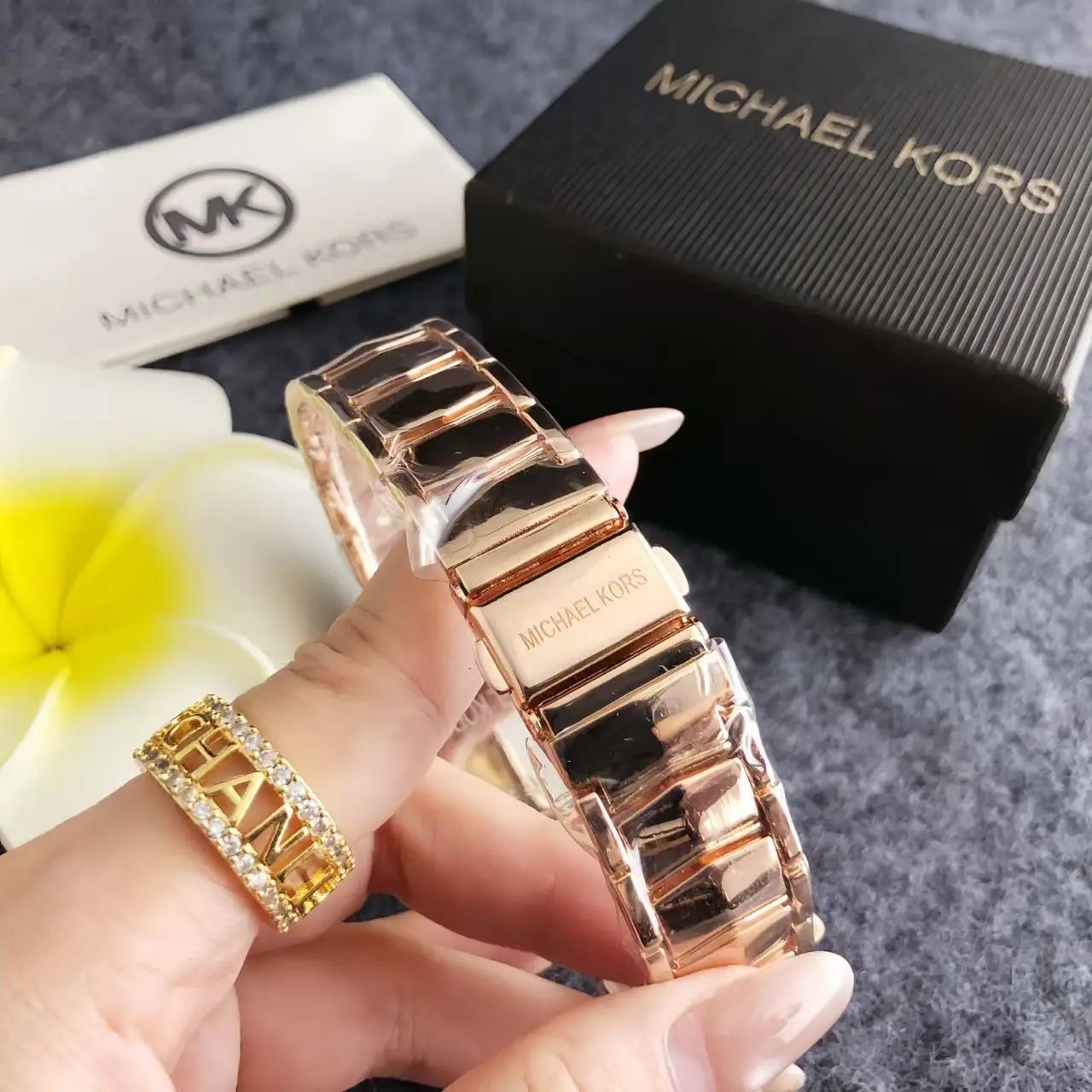 Michael Kors New Fashionable and Elegant Women's Watch Wallet MK Light Luxury Pink Plate Large Letter Watch Bag Exquisite Gift
