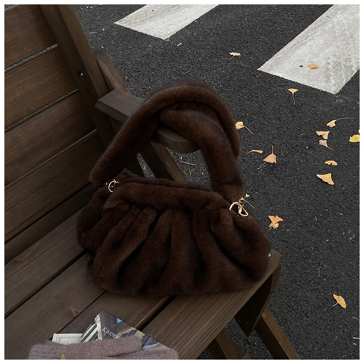New Comfortable Versatile Texture Top Clutch Bag Women Winter Fluffy Cloud Crossbody Bag Retro Furry Commuting Storage Bag