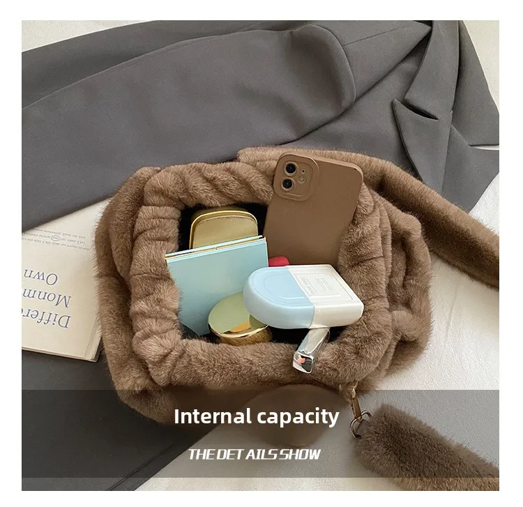 New Comfortable Versatile Texture Top Clutch Bag Women Winter Fluffy Cloud Crossbody Bag Retro Furry Commuting Storage Bag