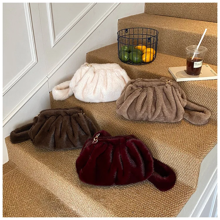 New Comfortable Versatile Texture Top Clutch Bag Women Winter Fluffy Cloud Crossbody Bag Retro Furry Commuting Storage Bag