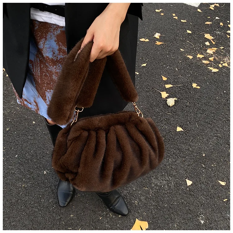 New Comfortable Versatile Texture Top Clutch Bag Women Winter Fluffy Cloud Crossbody Bag Retro Furry Commuting Storage Bag