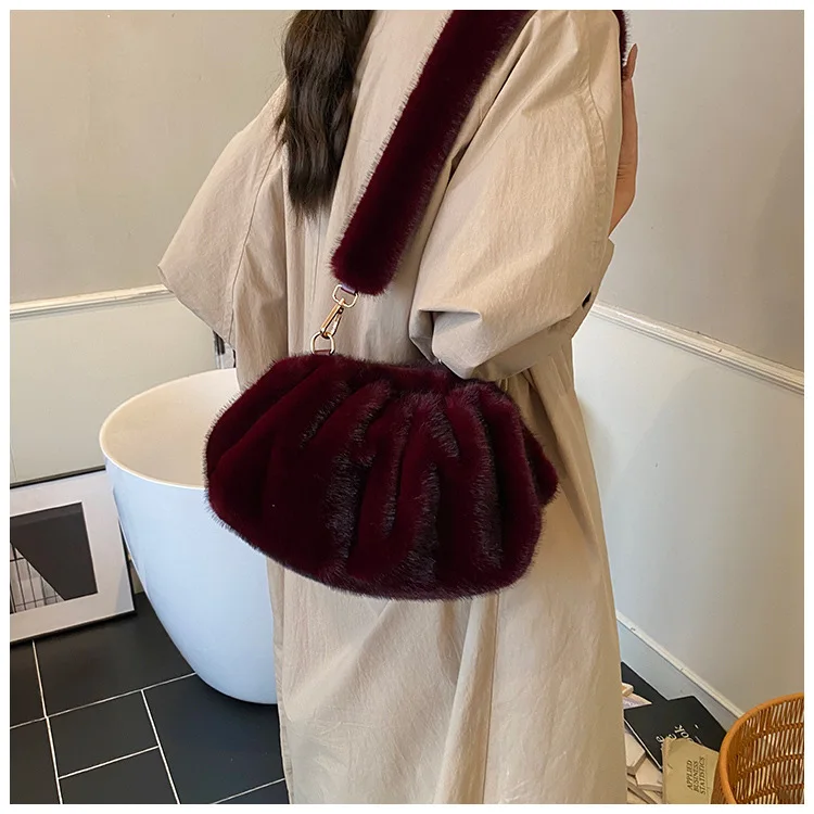 New Comfortable Versatile Texture Top Clutch Bag Women Winter Fluffy Cloud Crossbody Bag Retro Furry Commuting Storage Bag