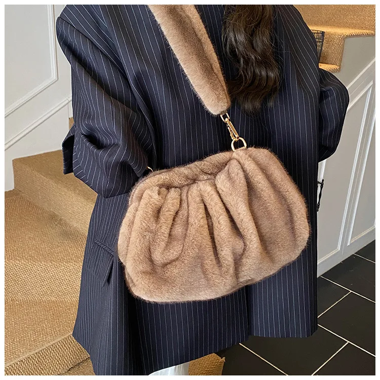 New Comfortable Versatile Texture Top Clutch Bag Women Winter Fluffy Cloud Crossbody Bag Retro Furry Commuting Storage Bag