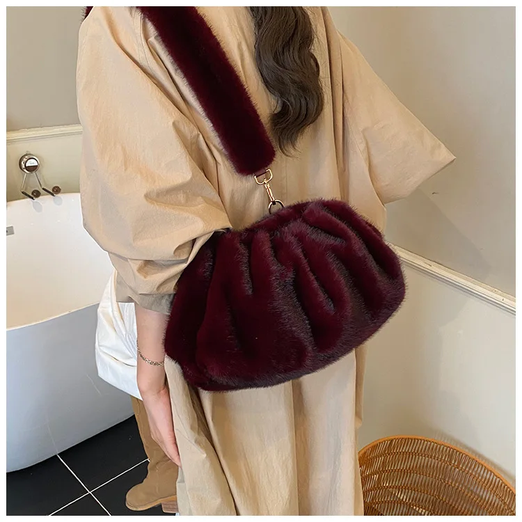 New Comfortable Versatile Texture Top Clutch Bag Women Winter Fluffy Cloud Crossbody Bag Retro Furry Commuting Storage Bag