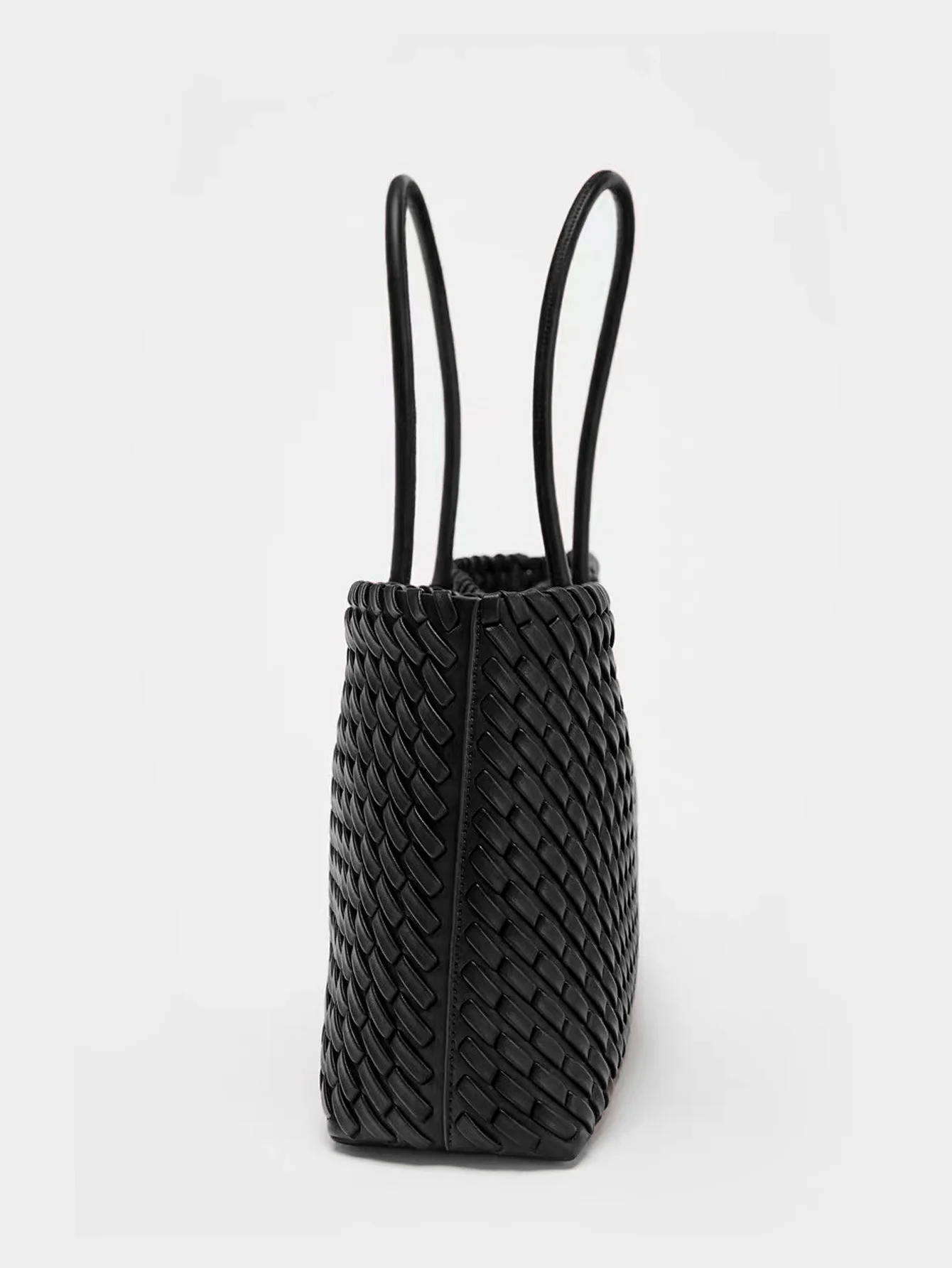 2025 new niche commuting woven hand-held shoulder bag, fashionable and versatile, super large capacity tote bag