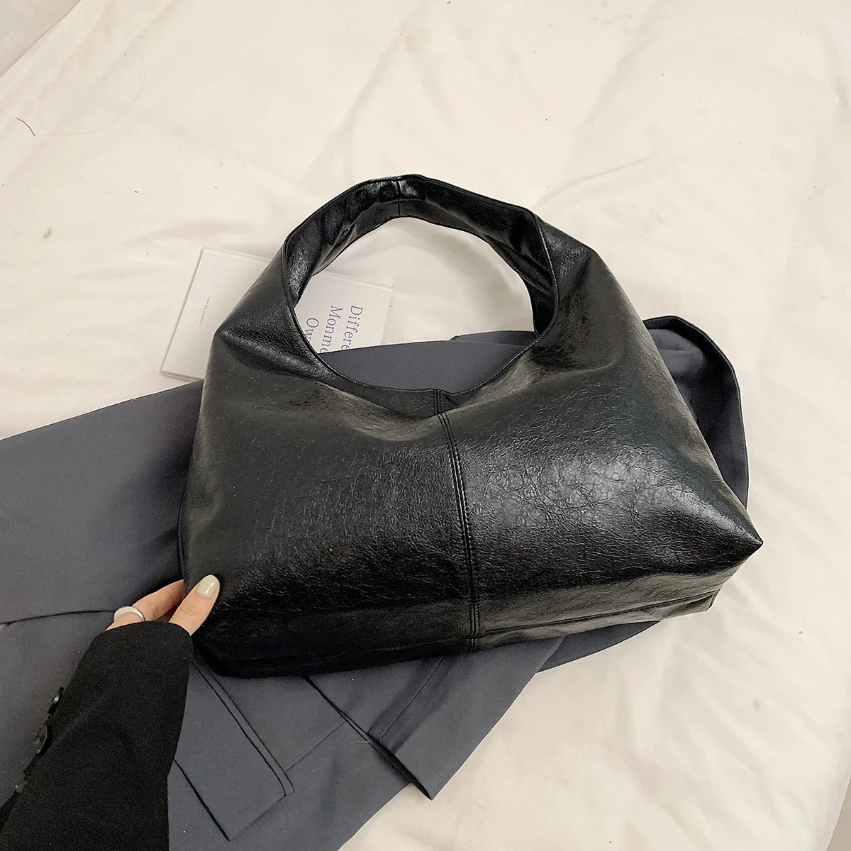 LEFTSIDE Design Large PU Leather Hobo Underarm Bags Lady Winter Shoulder Bag for Women 2024 New Trend Y2K Handbags and Purses