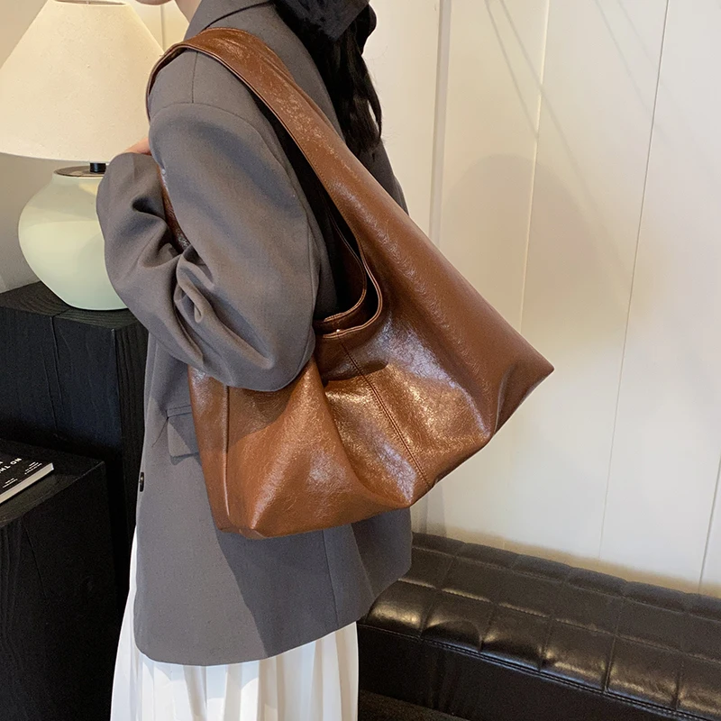 LEFTSIDE Design Large PU Leather Hobo Underarm Bags Lady Winter Shoulder Bag for Women 2024 New Trend Y2K Handbags and Purses
