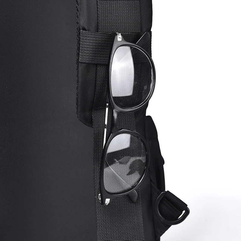 Men's Multifunctional Chest Bag with Adjustable Shoulder Straps Business Shoulder Bag Suitable for Sports Business Travel Commut