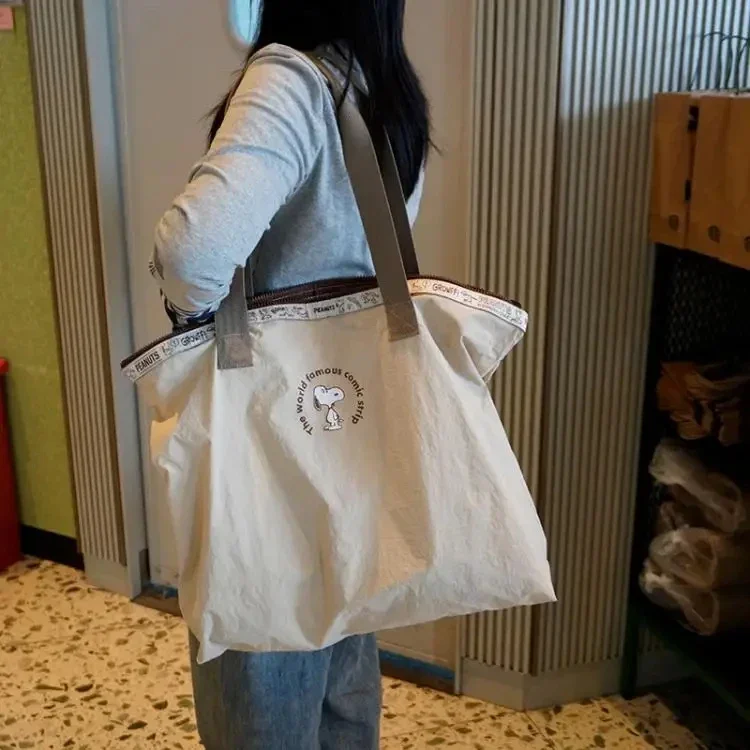 Fashion Hot Style Cute Snoopy Large Capacity Travel Bag Luggage Bag Women's Shoulder Bag Foldable Fitness Bag