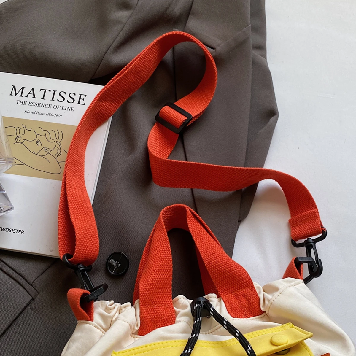 The New Unisex Messenger Bag, Outdoor Functional Shoulder Bag, Commuter Shoulder Bag, Storage Bag, Women's Contrast Backpack
