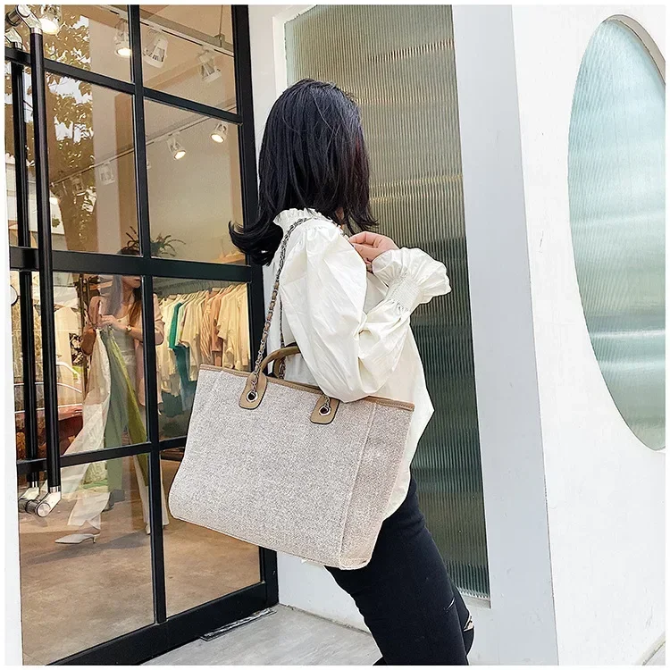 Fashion Make Up Designer Big Women's 2025 New Korean Fashion Casual Large Capacity Shoulder Crossbody Chain Tote Bag