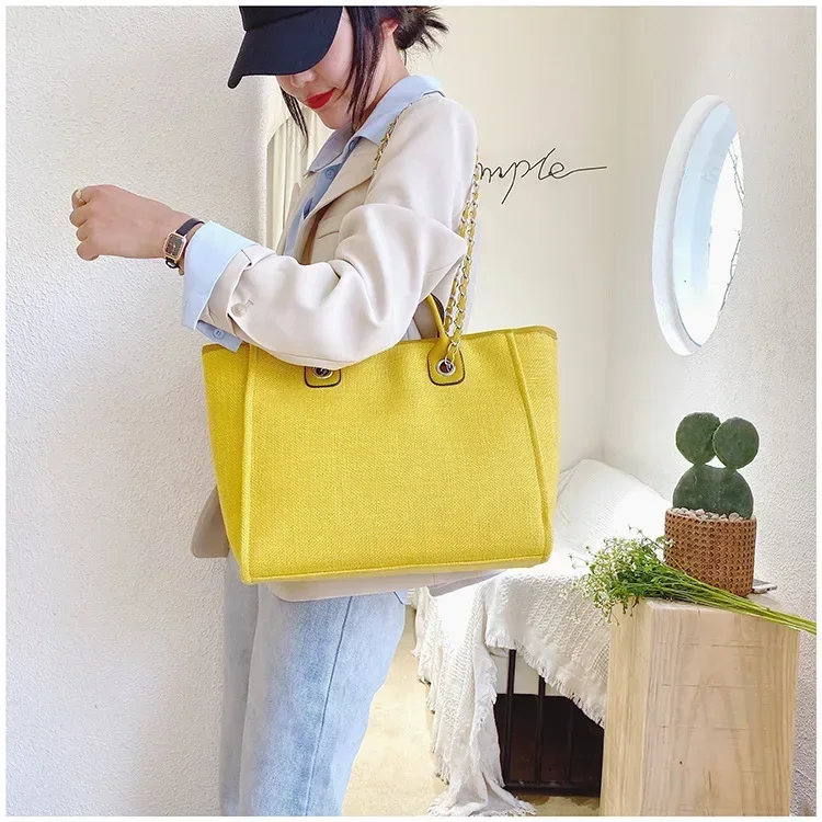 Fashion Make Up Designer Big Women's 2025 New Korean Fashion Casual Large Capacity Shoulder Crossbody Chain Tote Bag