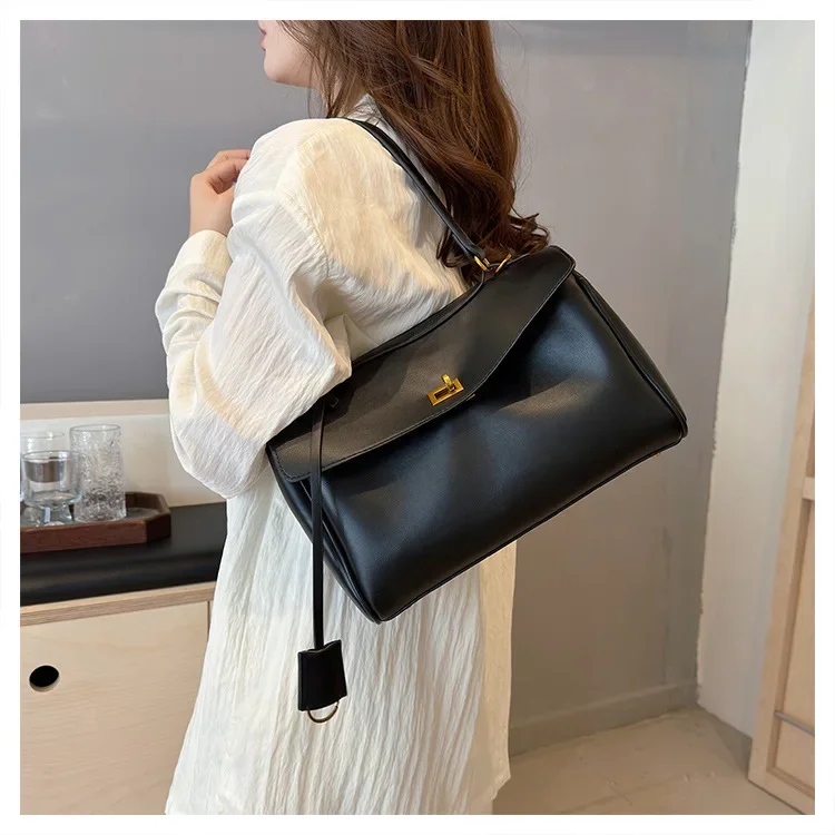Soft French Niche Tote Bag Large Capacity Elegant Underarm Shoulder Bag Fashionable Casual Spacious Luxury Handbag