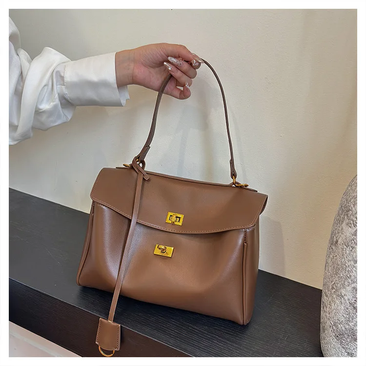 Soft French Niche Tote Bag Large Capacity Elegant Underarm Shoulder Bag Fashionable Casual Spacious Luxury Handbag