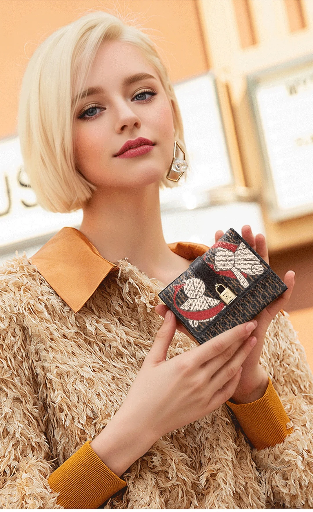 CH Women Short Wallet Vintage Printed Coin Purse Small Leather Wallet Card Holder Foldable Clutch Purse with Lock Buckle