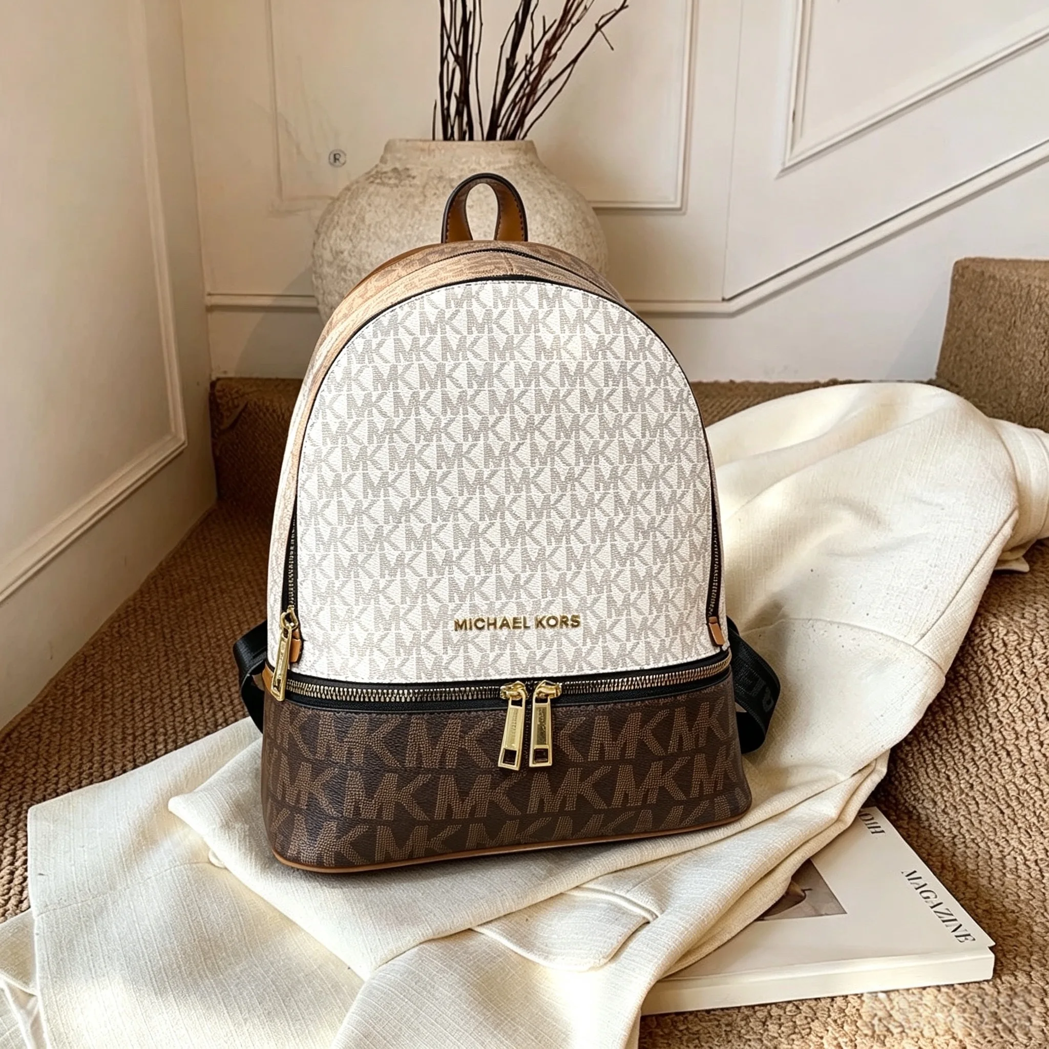 Brand new design Michael Kors Young Chamber women's backpack, a classic, stylish, versatile shoulder bag
