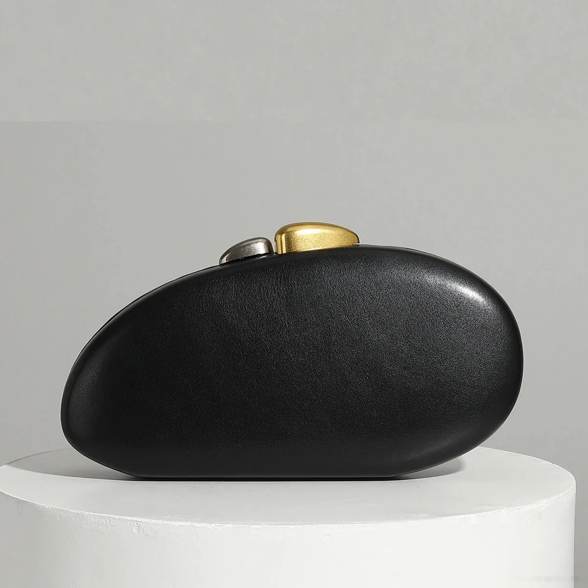 Designer Shell Shape Clutch Bag with Metallic Closure Chain Dinner Purse Women Evening Party Leather Shoulder Crossbody Handbags