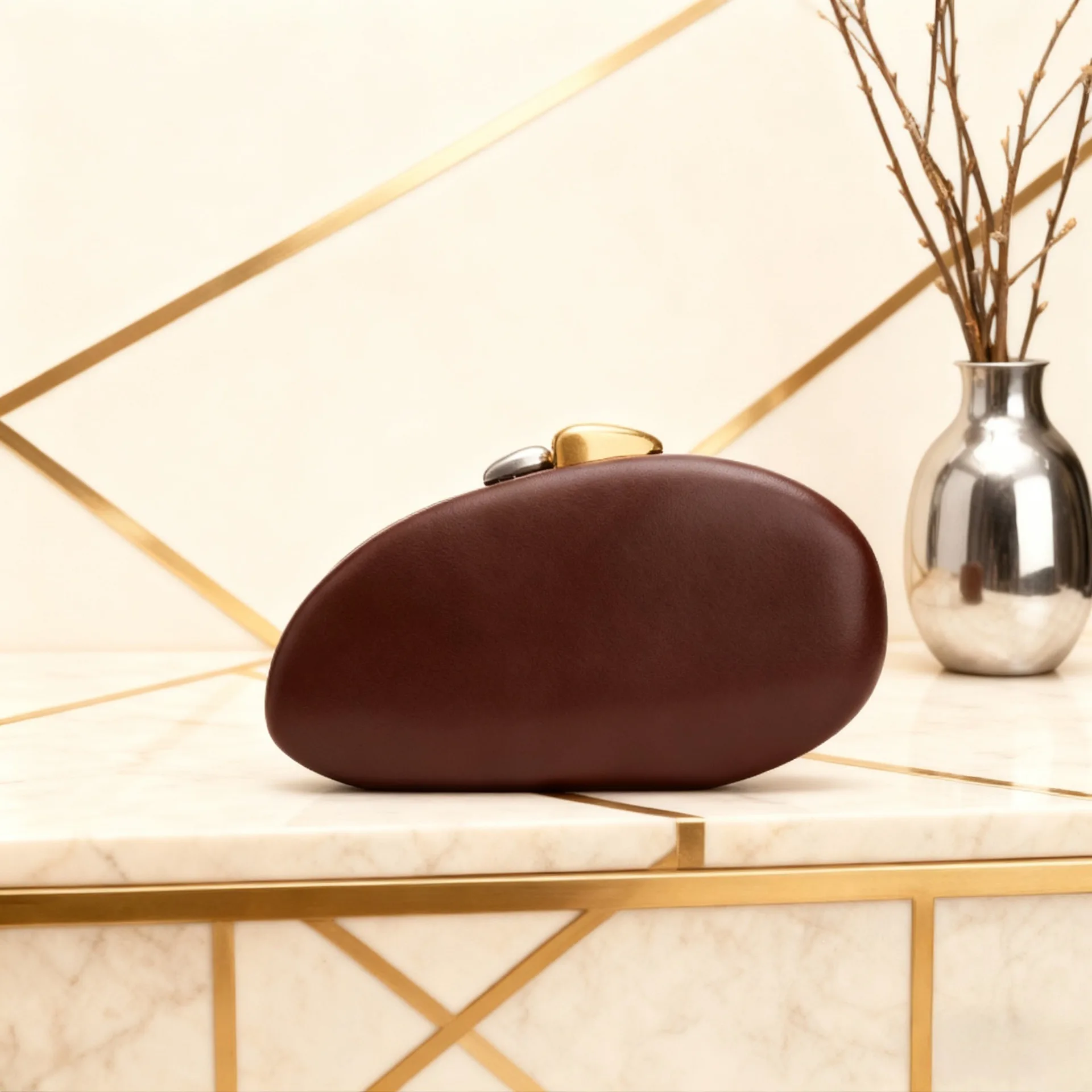Designer Shell Shape Clutch Bag with Metallic Closure Chain Dinner Purse Women Evening Party Leather Shoulder Crossbody Handbags