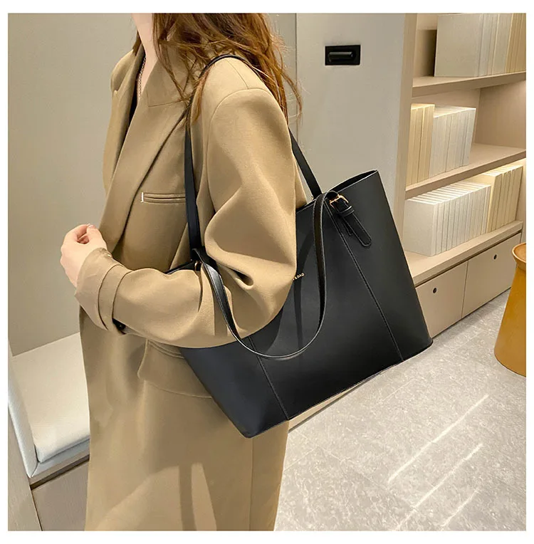 Minimalist Tote Bag with Detachable Inner Pouch Gold Hardware Large Capacity Shoulder Purse for Women Commuter Work Handbag